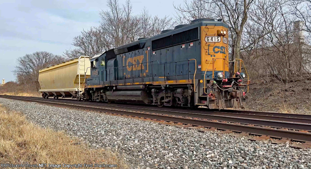 CSX 6415 now heads west.